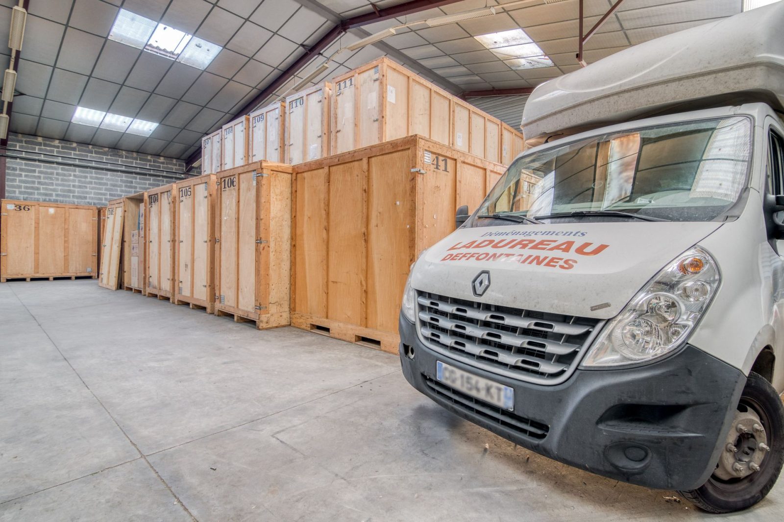 Containers en bois sécurisés et ventilés dans notre garde meuble Hauts-de-France